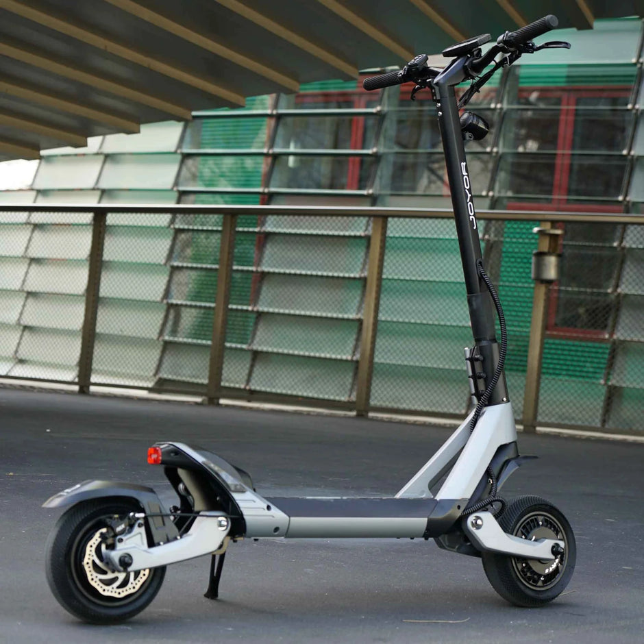 Joyor LuxeRider Electric Scooter + Helmet - 3200W maximum power 60km range