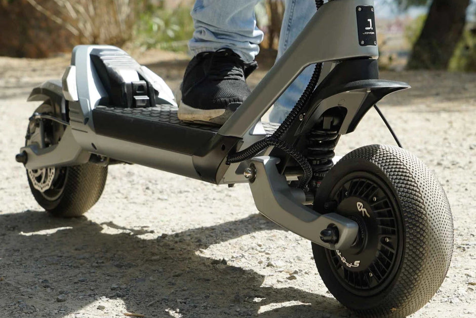 Joyor LuxeRider Electric Scooter + Helmet - 3200W maximum power 60km range