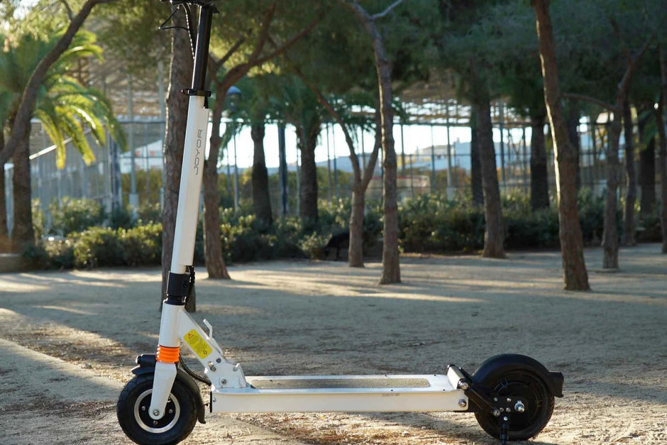 Joyor F5S+ Electric Scooter + Helmet + 2 Inner tubes - 650W maximum power 50km range