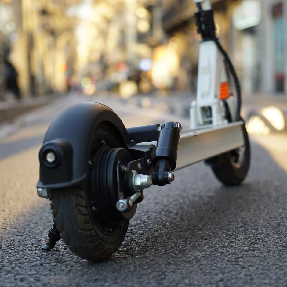Joyor F5S+ Electric Scooter + Helmet + 2 Inner tubes - 650W maximum power 50km range