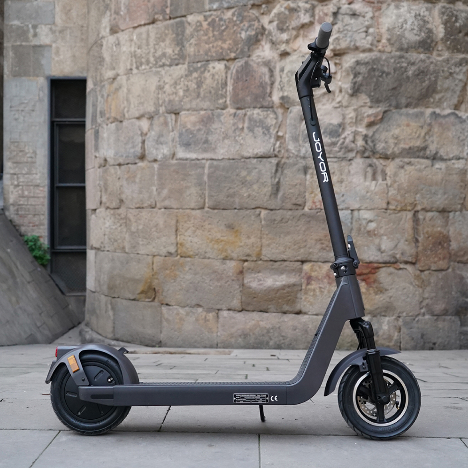 Joyor LiteGo Electric Scooter + Helmet + 2 Inner tubes – Smart App Waterproof (IPX5) 45KM Range